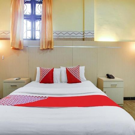 Oyo 1140 Hotel Tresya Tanjung Balai Tanjungbalai Esterno foto