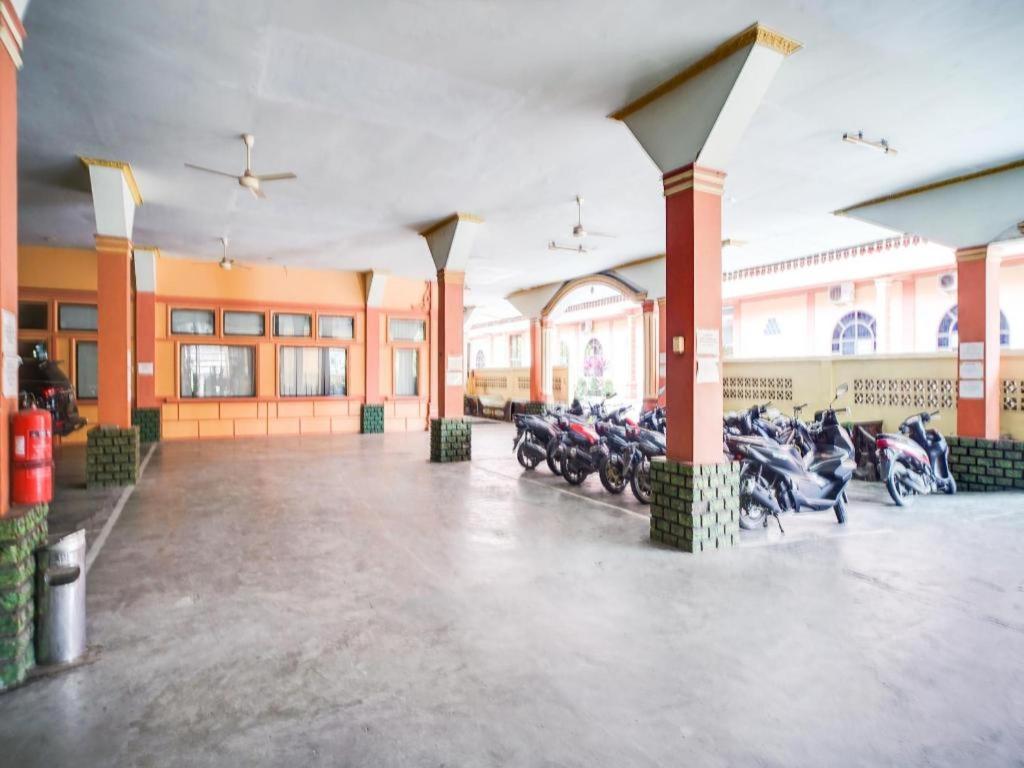 Oyo 1140 Hotel Tresya Tanjung Balai Tanjungbalai Esterno foto