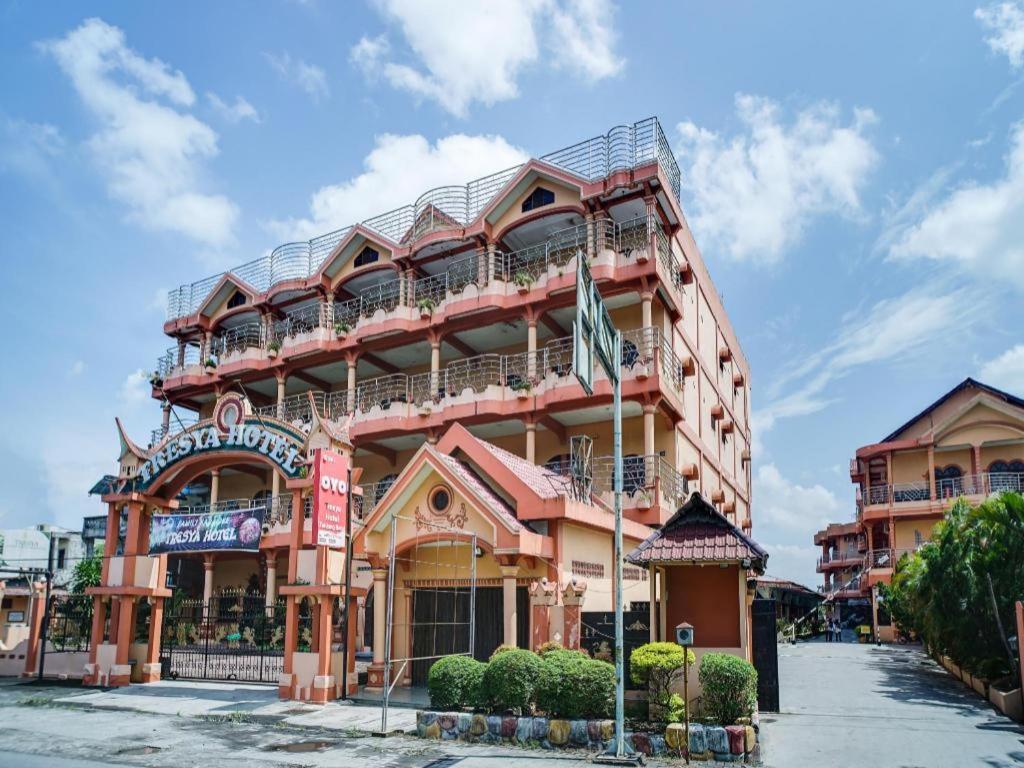 Oyo 1140 Hotel Tresya Tanjung Balai Tanjungbalai Esterno foto