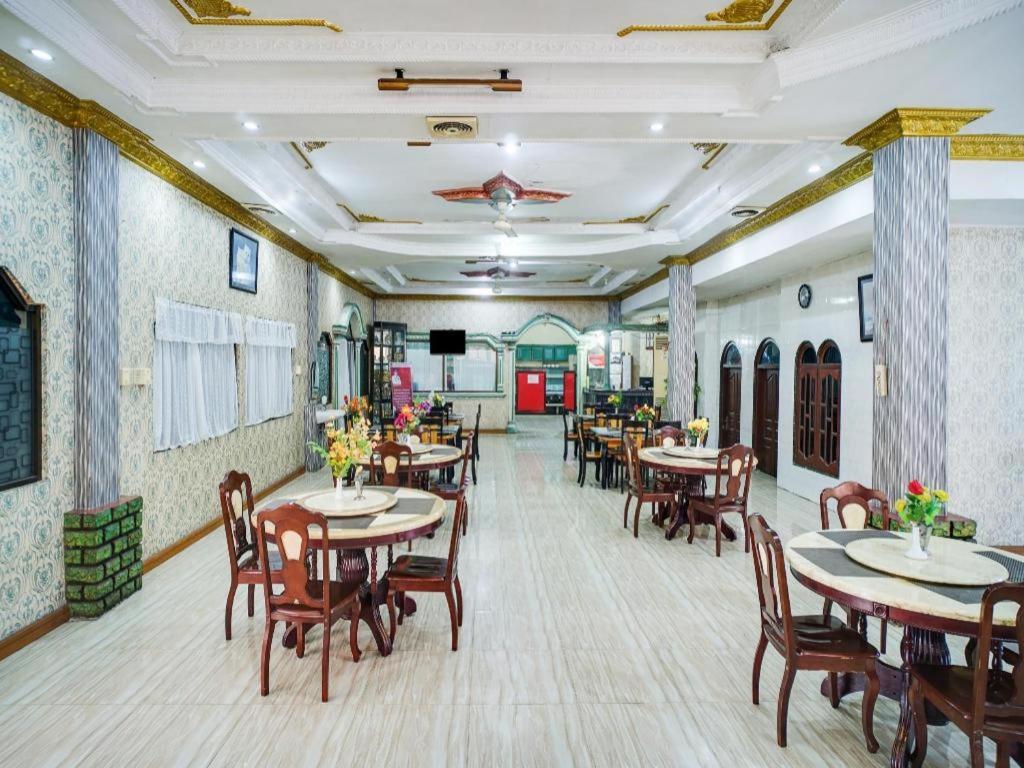 Oyo 1140 Hotel Tresya Tanjung Balai Tanjungbalai Esterno foto