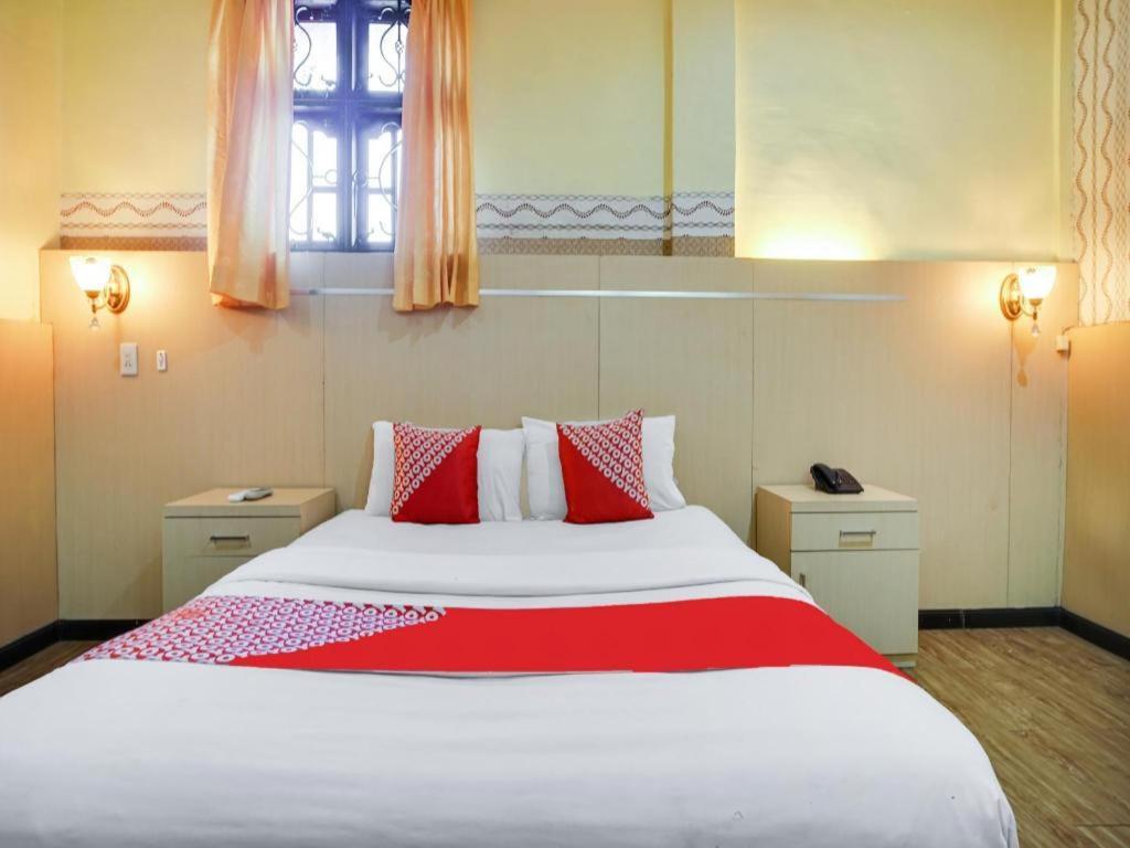 Oyo 1140 Hotel Tresya Tanjung Balai Tanjungbalai Esterno foto